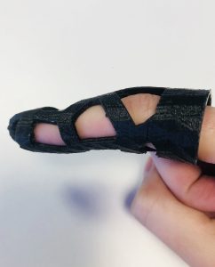 Férula para dedo en martillo: Corrige y alinea los dedos afectados.